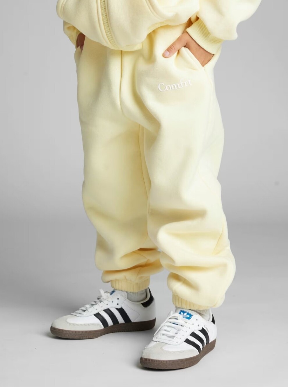 Comfrt Kids Cloud Sweatpants Size Medium In Buttercream